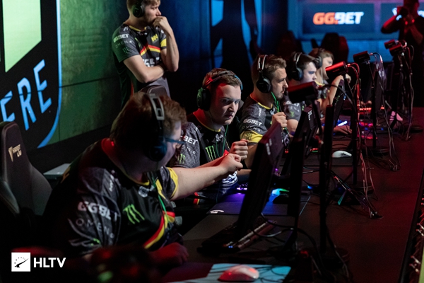 通过坚韧的 通过坚韧的