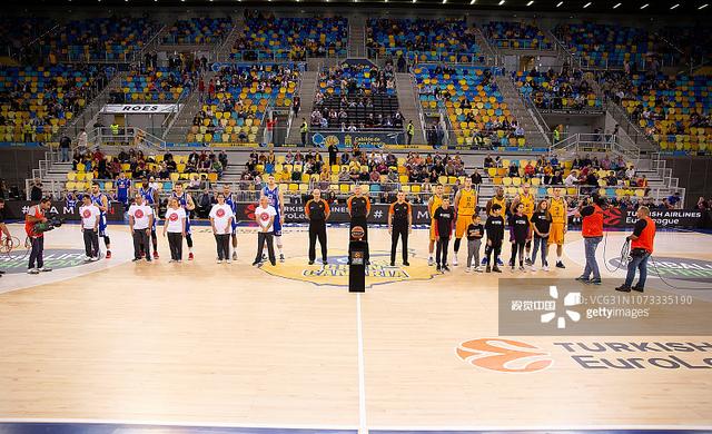 情绪上略显 情绪上略显